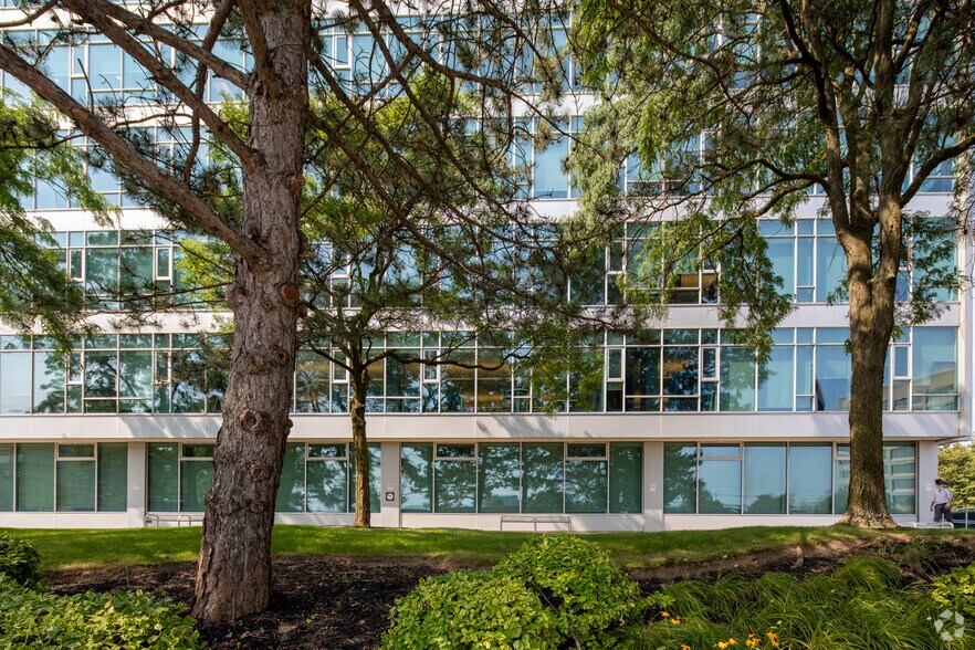 180 Duncan Mill Rd, Toronto, ON à louer - Photo de l’immeuble – Image 3 sur 7