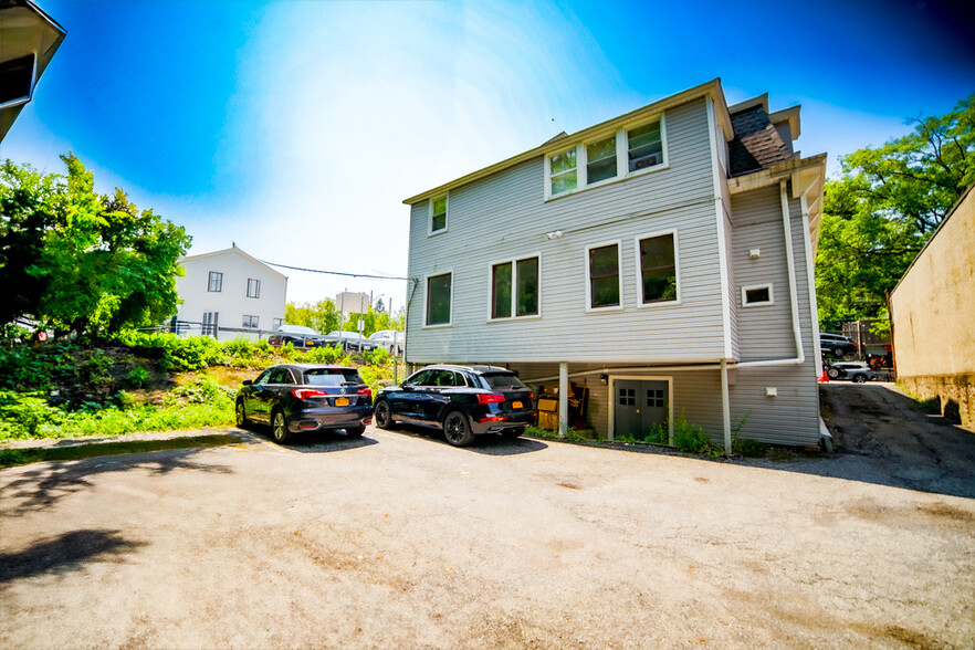 221 E Main St, Mount Kisco, NY à vendre - Photo de l’immeuble – Image 3 sur 22