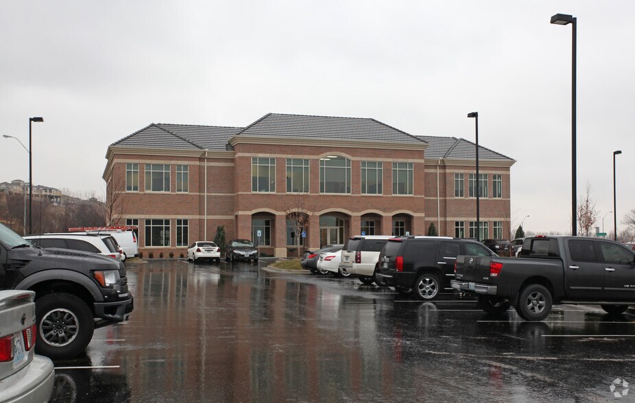 1300 NW Briarcliff Pky, Kansas City, MO à louer - Photo de l’immeuble – Image 2 sur 9