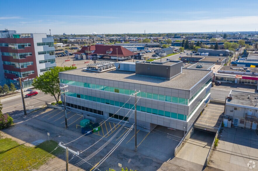 6020 104th St NW, Edmonton, AB à louer - Photo de l’immeuble – Image 2 sur 13