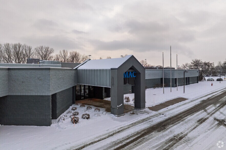 2110 Silver Bell Rd, Eagan, MN à louer - Photo de l’immeuble – Image 1 sur 7
