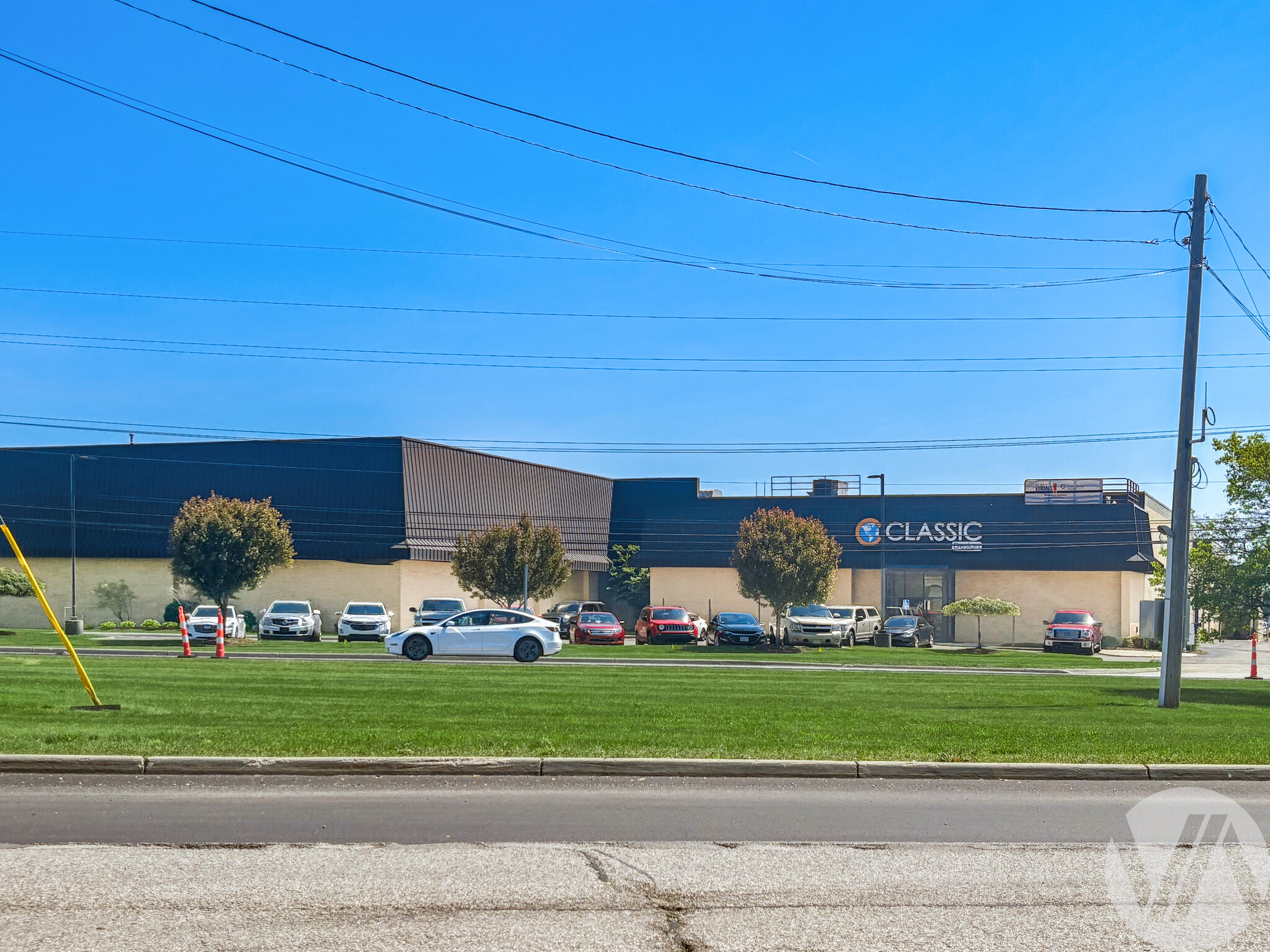 2400 Stephenson Hwy, Troy, MI à louer Photo de l’immeuble– Image 1 sur 9