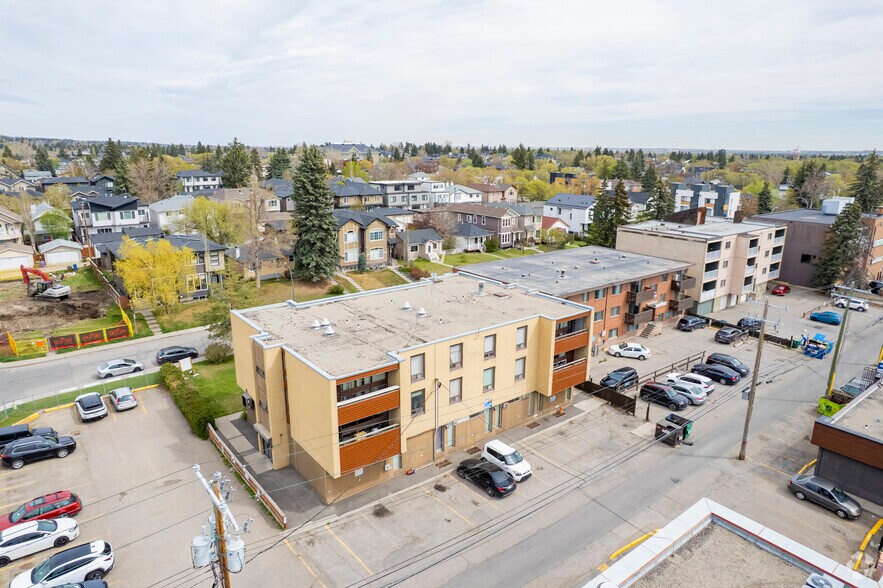 1133 17 Av NW, Calgary, AB à vendre - Aérien – Image 3 sur 3