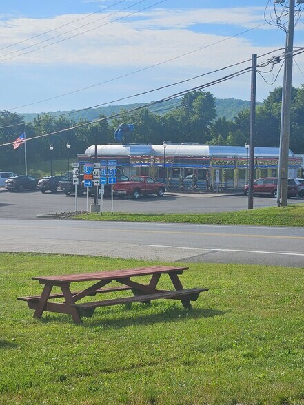 Suedberg Road and Anspach Drive, Pine Grove, PA à louer - Photo de l’immeuble – Image 2 sur 8