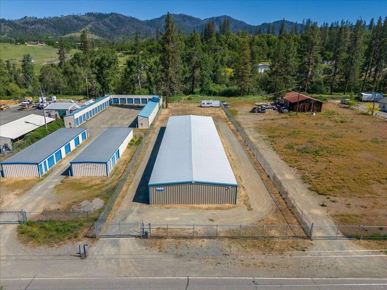 240 Tule Creek Rd, Hayfork, CA à vendre - Photo de l’immeuble – Image 2 sur 3