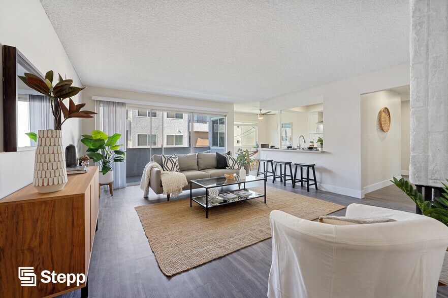 425 Coronado Ave, Long Beach, CA à vendre - Photo de l’immeuble – Image 3 sur 10
