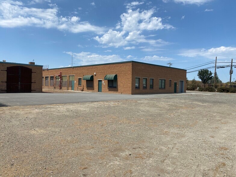 1501 Loveridge Rd, Pittsburg, CA à louer - Photo de l’immeuble – Image 3 sur 5