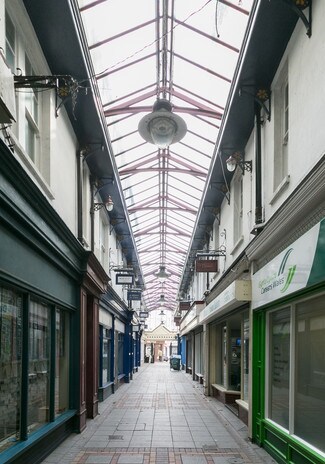 Plus de détails pour Commercial St, Abertillery - Local commercial à louer
