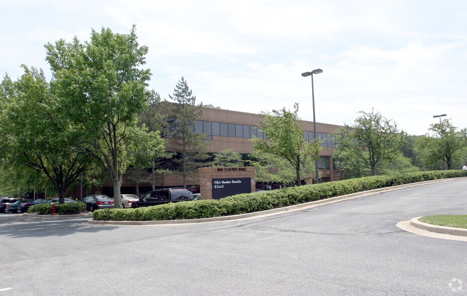 900 Clopper Rd, Gaithersburg, MD à vendre - Photo de l’immeuble – Image 2 sur 3
