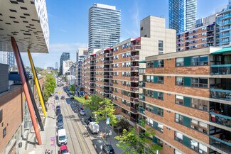Plus de détails pour 89-105 Mccaul St, Toronto, ON - Logement à vendre