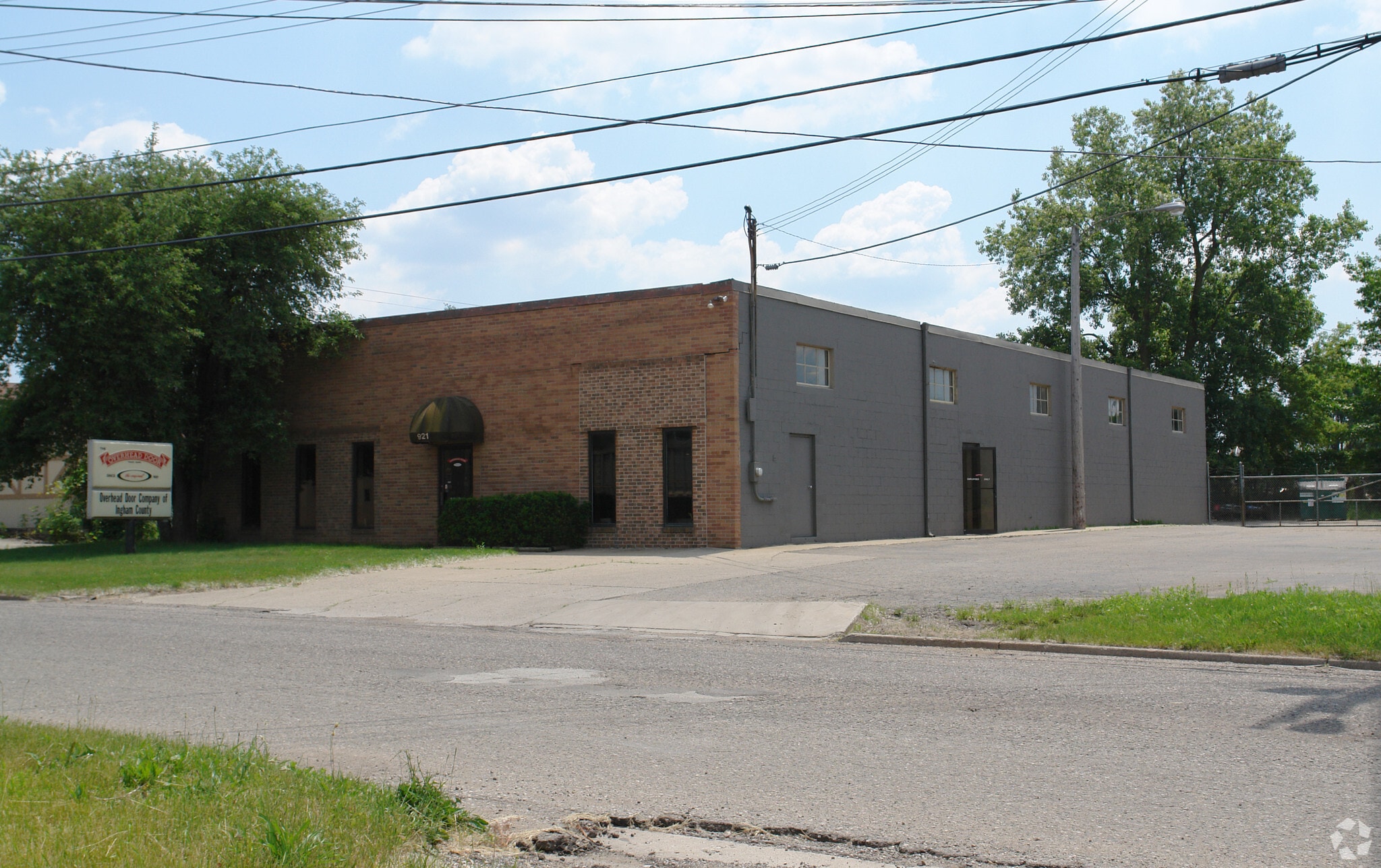 921 Terminal Rd, Lansing, MI à vendre Photo principale– Image 1 sur 15