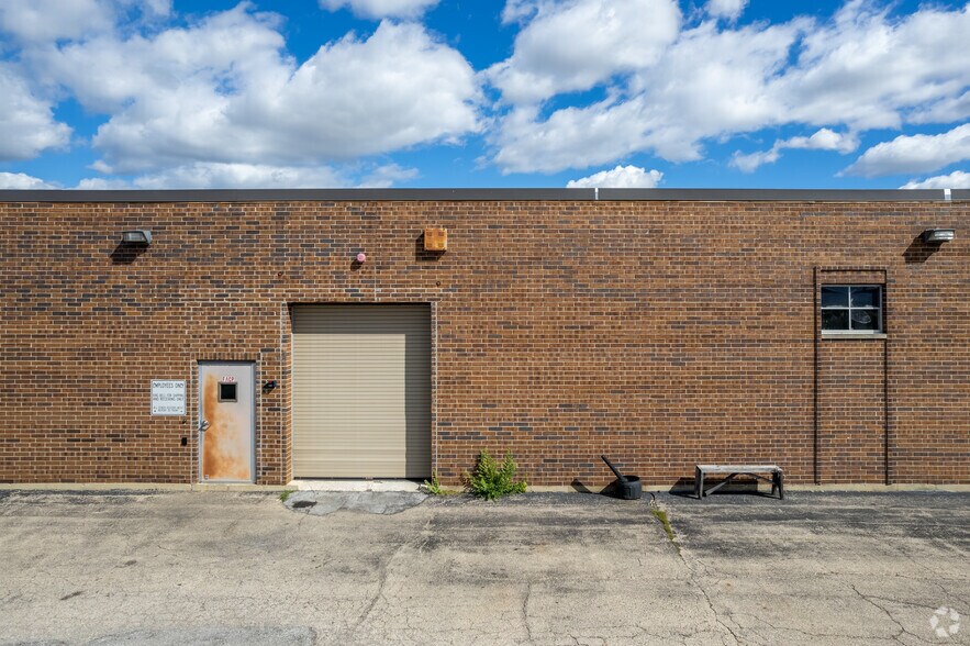 344 Beinoris Dr, Wood Dale, IL à vendre - Photo de l’immeuble – Image 3 sur 6