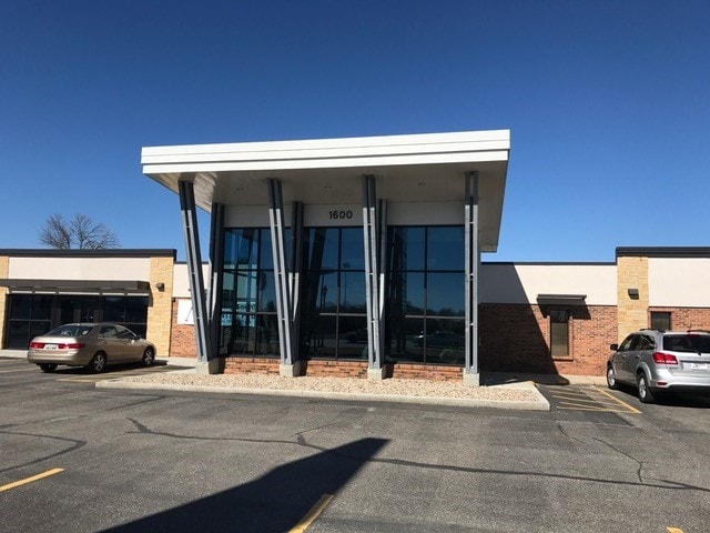 1600 E Madison Ave, Mankato, MN à louer - Photo principale – Image 1 sur 11