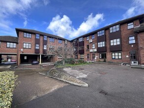 200-204 High Street South, Dunstable à louer Photo de l’immeuble– Image 1 sur 6