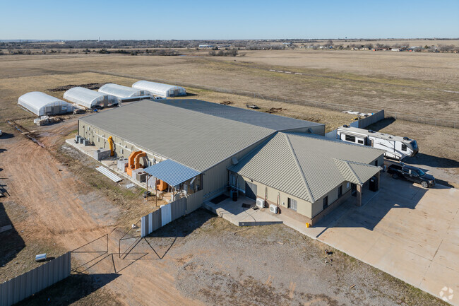 Plus de détails pour 969 Pikes Peak Rd, Chickasha, OK - Industriel/Logistique à vendre