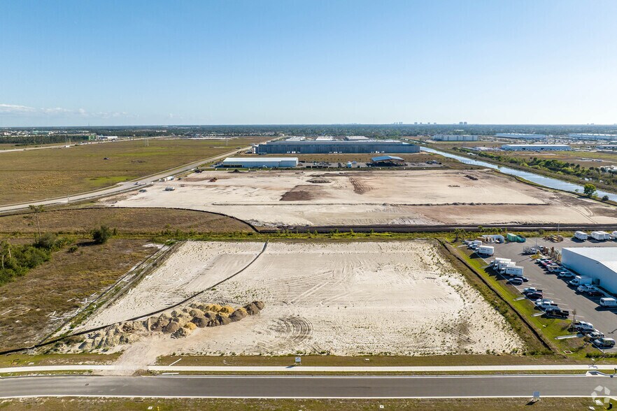 8950 Alico Trade Center, Fort Myers, FL à louer - Photo de l’immeuble – Image 3 sur 17