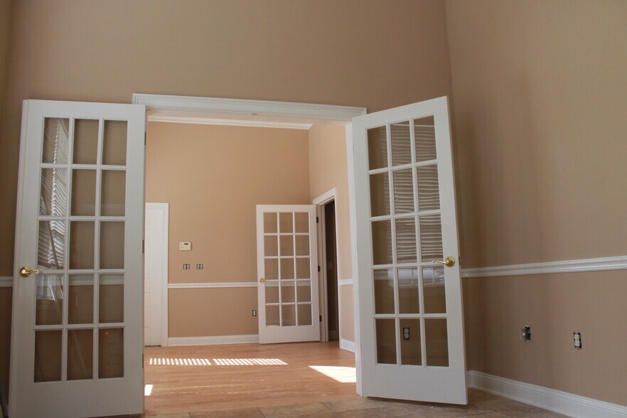 6817 Southpoint Pky, Jacksonville, FL à vendre - Photo de l’immeuble – Image 2 sur 57