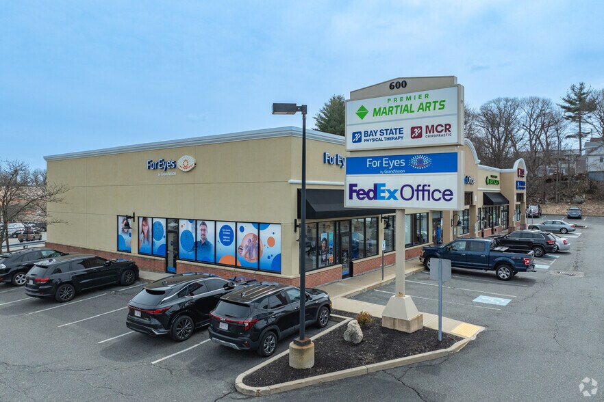 600 Broadway, Saugus, MA à louer - Photo de l’immeuble – Image 2 sur 8