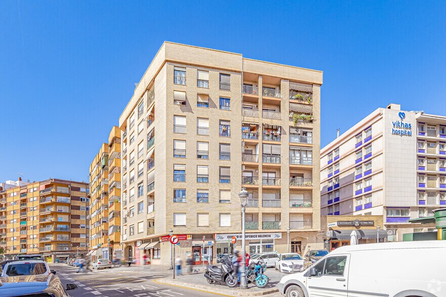 Carrer del Marqués de Campo, 11-13, València, Valencia à louer - Photo de l’immeuble – Image 2 sur 2