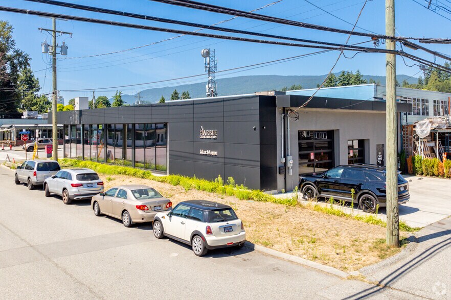 1406 Pemberton Ave, North Vancouver, BC à vendre - Photo de l’immeuble – Image 2 sur 3