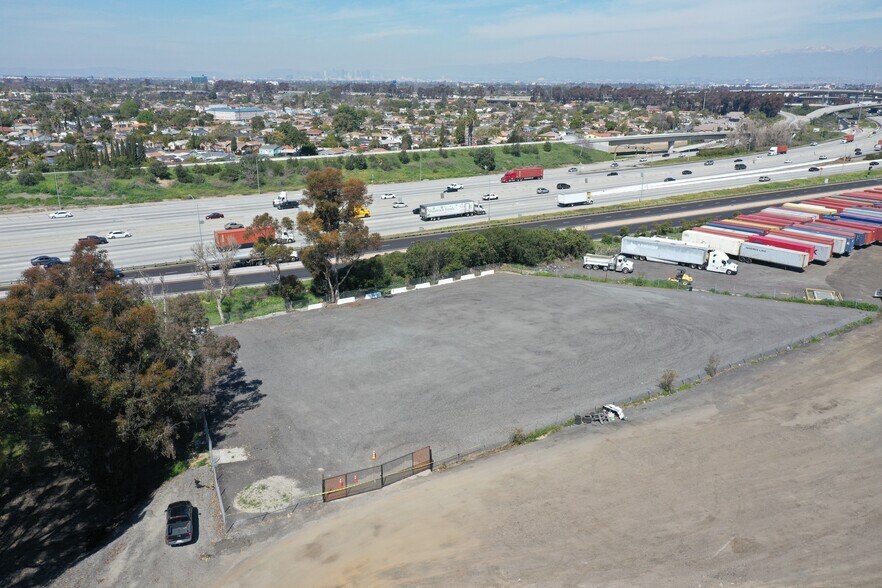 Rosecrans Ave, Paramount, CA à vendre - Photo de l’immeuble – Image 2 sur 4