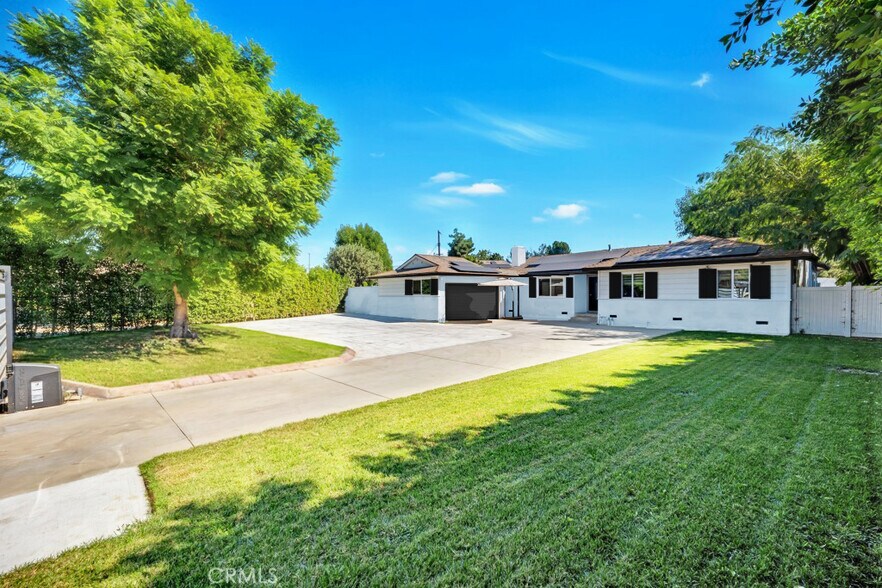 8738 Paso Robles Ave, Sherwood Forest, CA à louer - Photo de l’immeuble – Image 3 sur 11