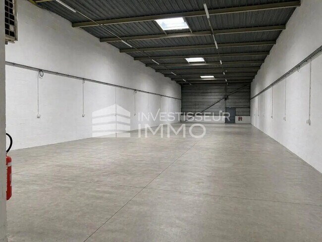 Plus de détails pour Bureau, Local d'activités à louer