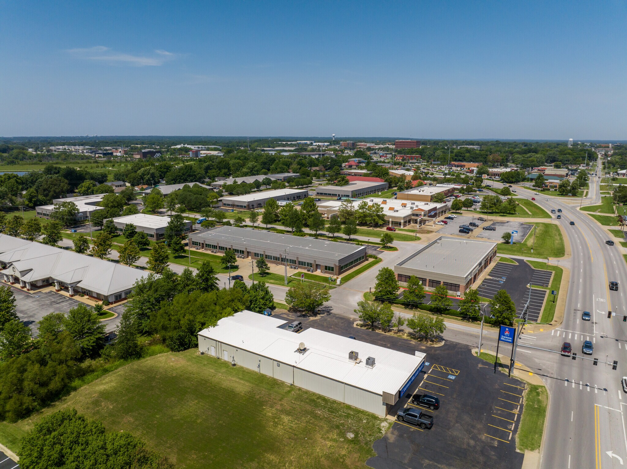 1700 SW Commerce Dr, Bentonville, AR à louer Photo principale– Image 1 sur 5