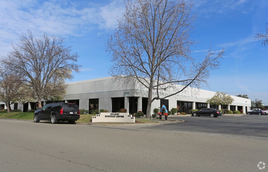 1241 Quarry Ln, Pleasanton, CA à louer - Photo de l’immeuble – Image 1 sur 11