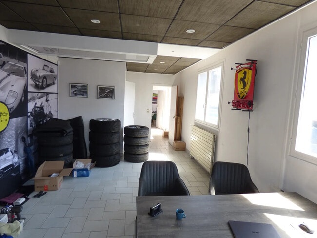 Plus de détails pour Local d’activités à vendre