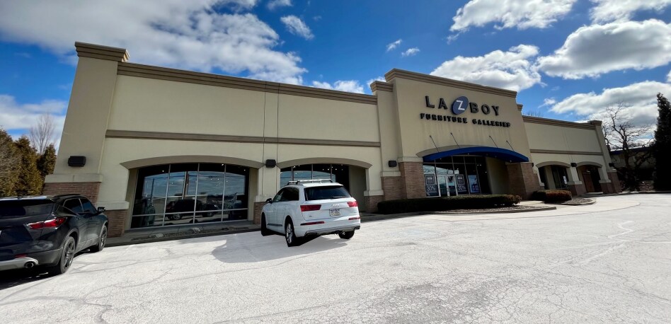 2075 Niles Cortland Rd, Warren, OH à louer - Photo de l’immeuble – Image 1 sur 1