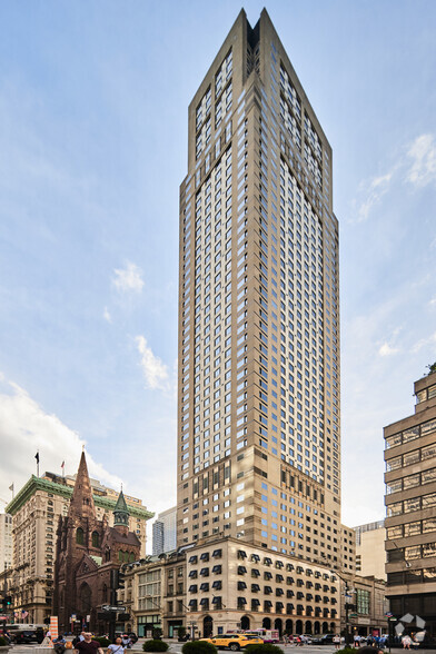 712 Fifth Ave, New York, NY à louer - Photo de l’immeuble – Image 1 sur 18