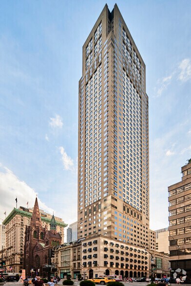 712 Fifth Ave, New York, NY à louer - Photo principale – Image 1 sur 22