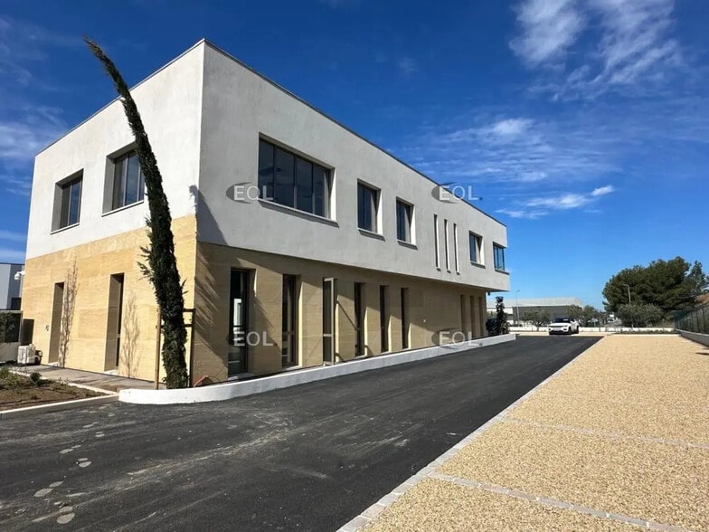 Bureau dans Lançon-Provence à louer - Photo de l’immeuble – Image 1 sur 9
