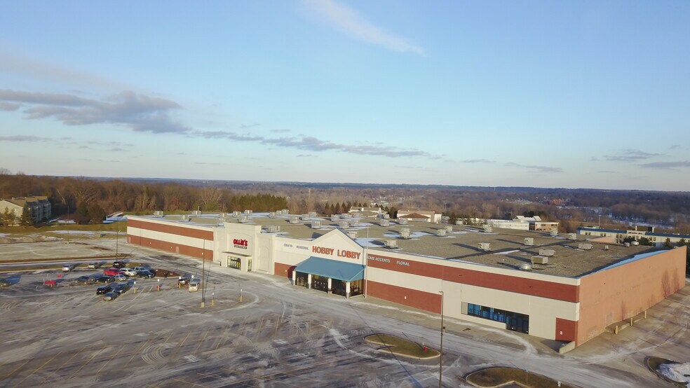 555-805 Center Dr NW, Grand Rapids, MI à louer - Photo de l’immeuble – Image 2 sur 13