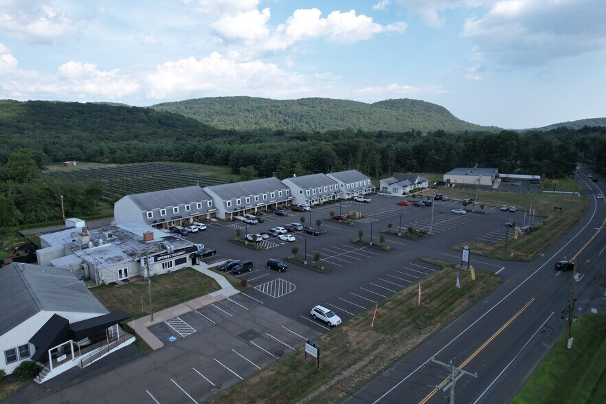 4137 Whitney Ave, Hamden, CT à louer - Photo de l’immeuble – Image 2 sur 9