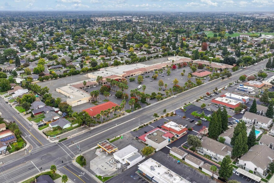 9113-9199 Kiefer Blvd, Sacramento, CA à louer - Photo principale – Image 1 sur 10