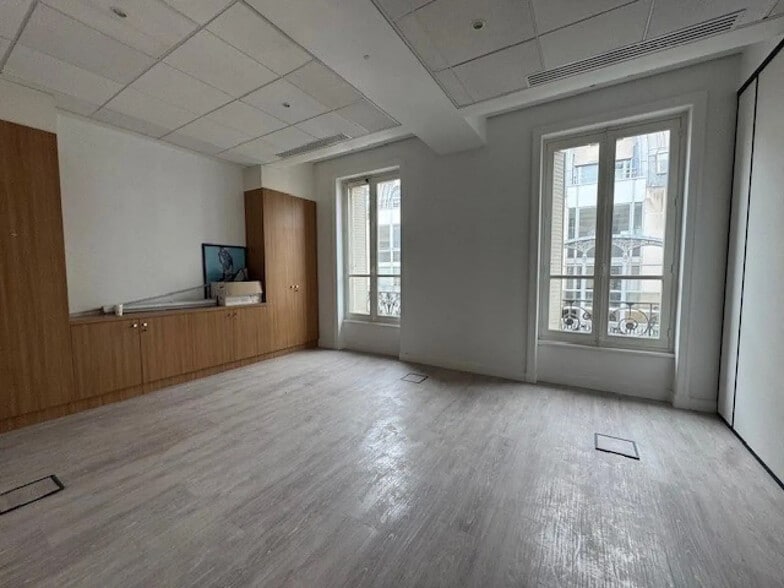 7 Rue Drouot, Paris à louer - Photo de l’immeuble – Image 2 sur 6