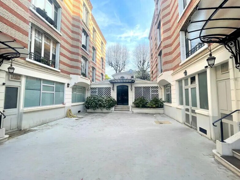 Local commercial dans Neuilly-sur-Seine à vendre - Photo de l’immeuble – Image 1 sur 11