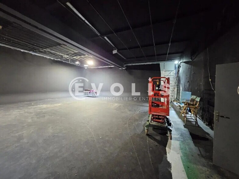 Local d'activités dans Ivry-sur-Seine à vendre - Photo de l’immeuble – Image 3 sur 25