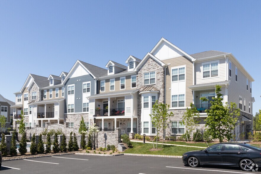 1 Housel Cir, Hillsborough, NJ à louer - Photo de l’immeuble – Image 2 sur 72