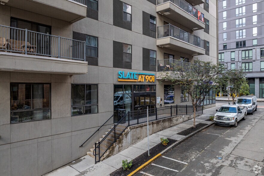 2010 Cumberland Ave, Knoxville, TN à louer - Photo de l’immeuble – Image 2 sur 59