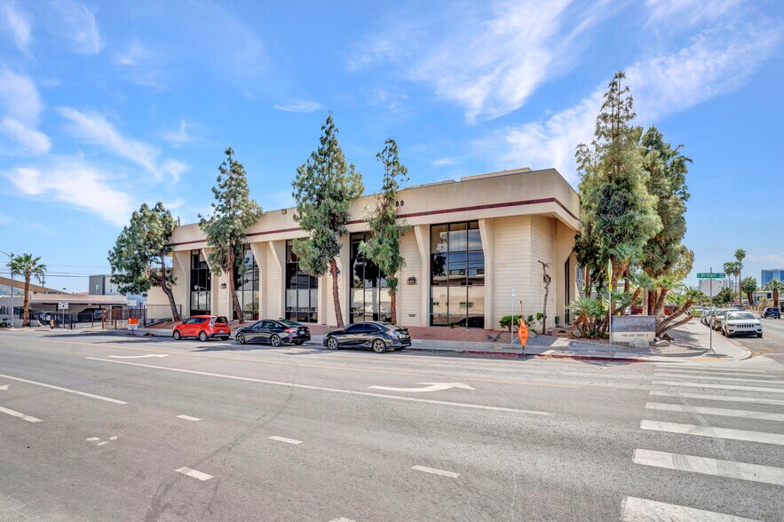 1100 E Bridger Ave, Las Vegas, NV à vendre - Photo de l’immeuble – Image 3 sur 10