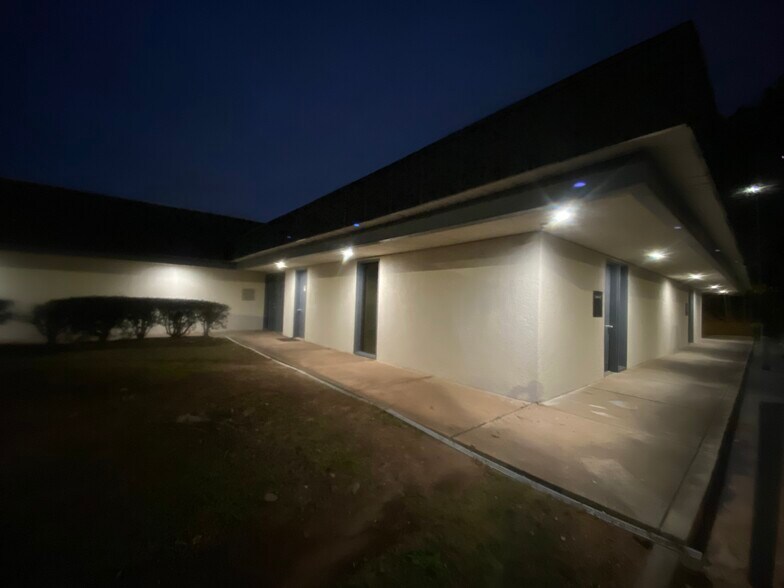 3993 Lawrenceville Hwy NW, Lilburn, GA à louer - Photo de l’immeuble – Image 3 sur 7