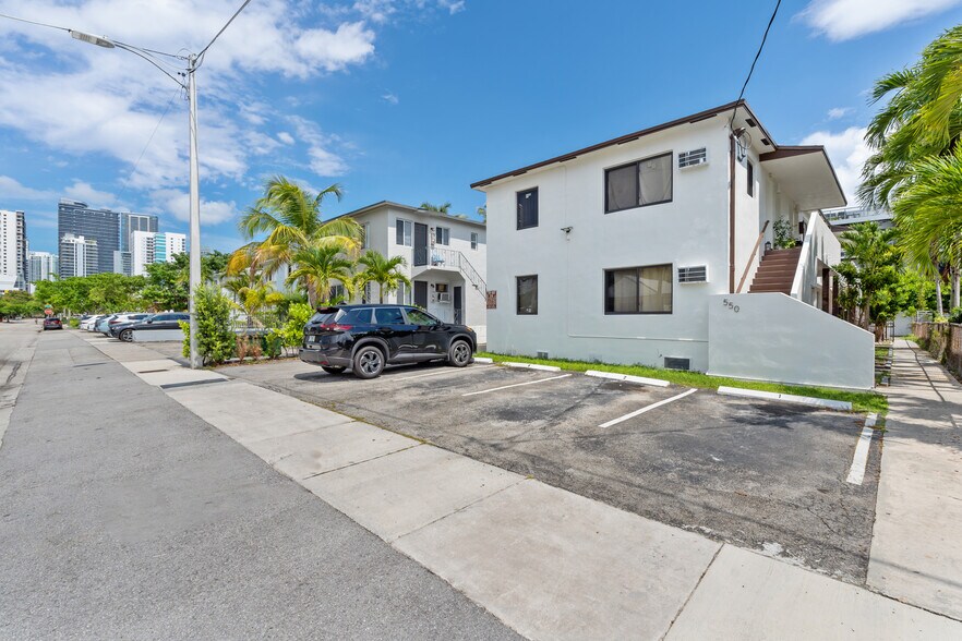 550 SW 10th St, Miami, FL à vendre - Photo de l’immeuble – Image 2 sur 40