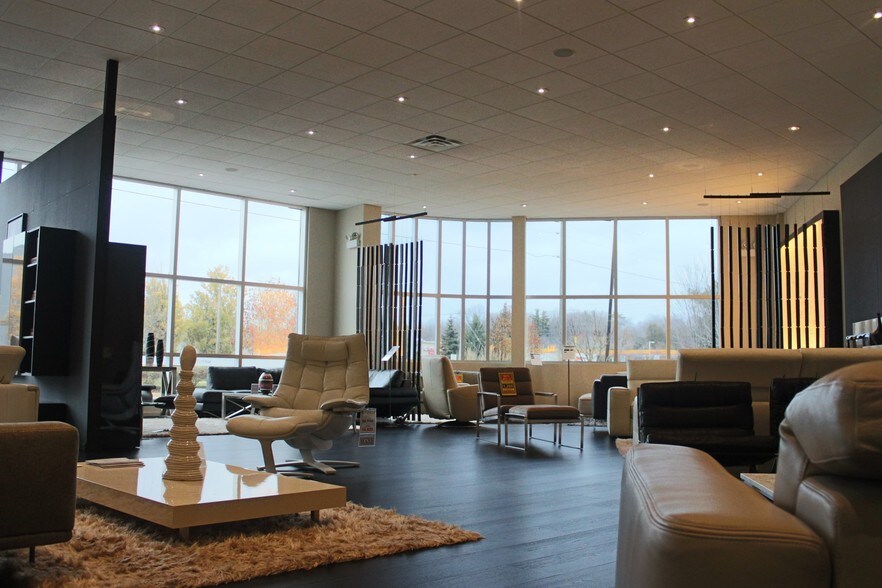 4553 King St E, Kitchener, ON à louer - Photo de l’immeuble – Image 3 sur 11