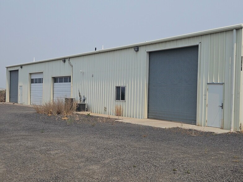 2939 SW High Desert Dr, Prineville, OR à louer - Photo de l’immeuble – Image 2 sur 10