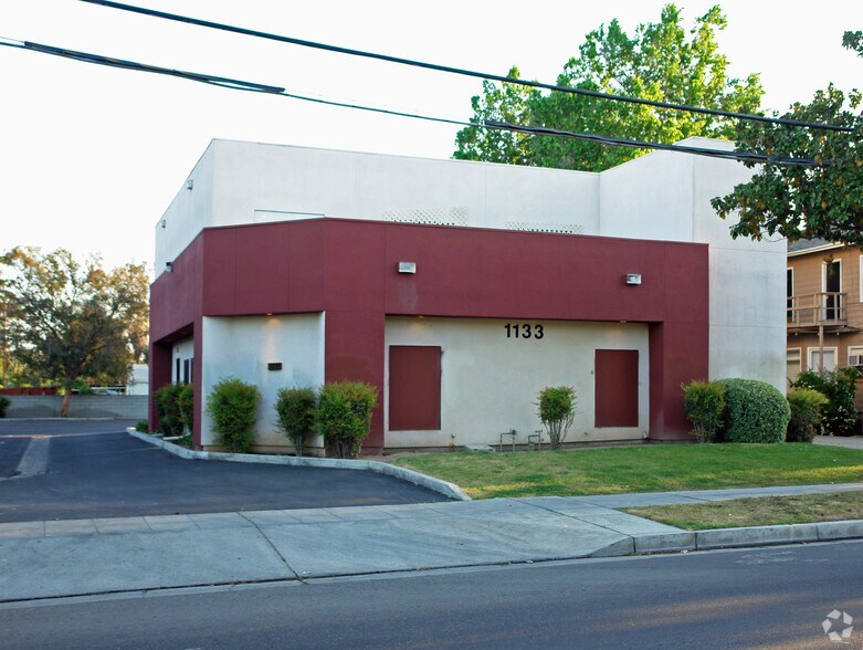 1133 E Olive Ave, Fresno, CA à louer - Photo de l’immeuble – Image 2 sur 25