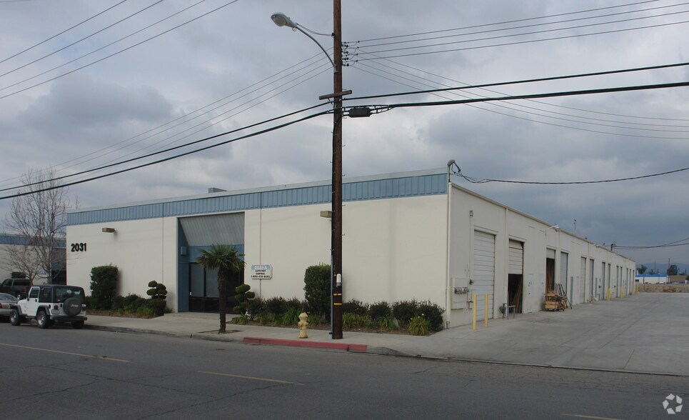 2031 E Via Burton St, Anaheim, CA à louer - Photo de l’immeuble – Image 3 sur 8