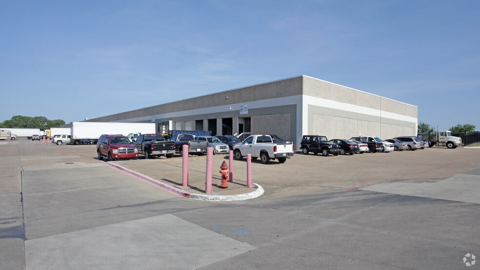 739-831 S Great Southwest Pky, Grand Prairie, TX à louer - Photo de l’immeuble – Image 1 sur 2